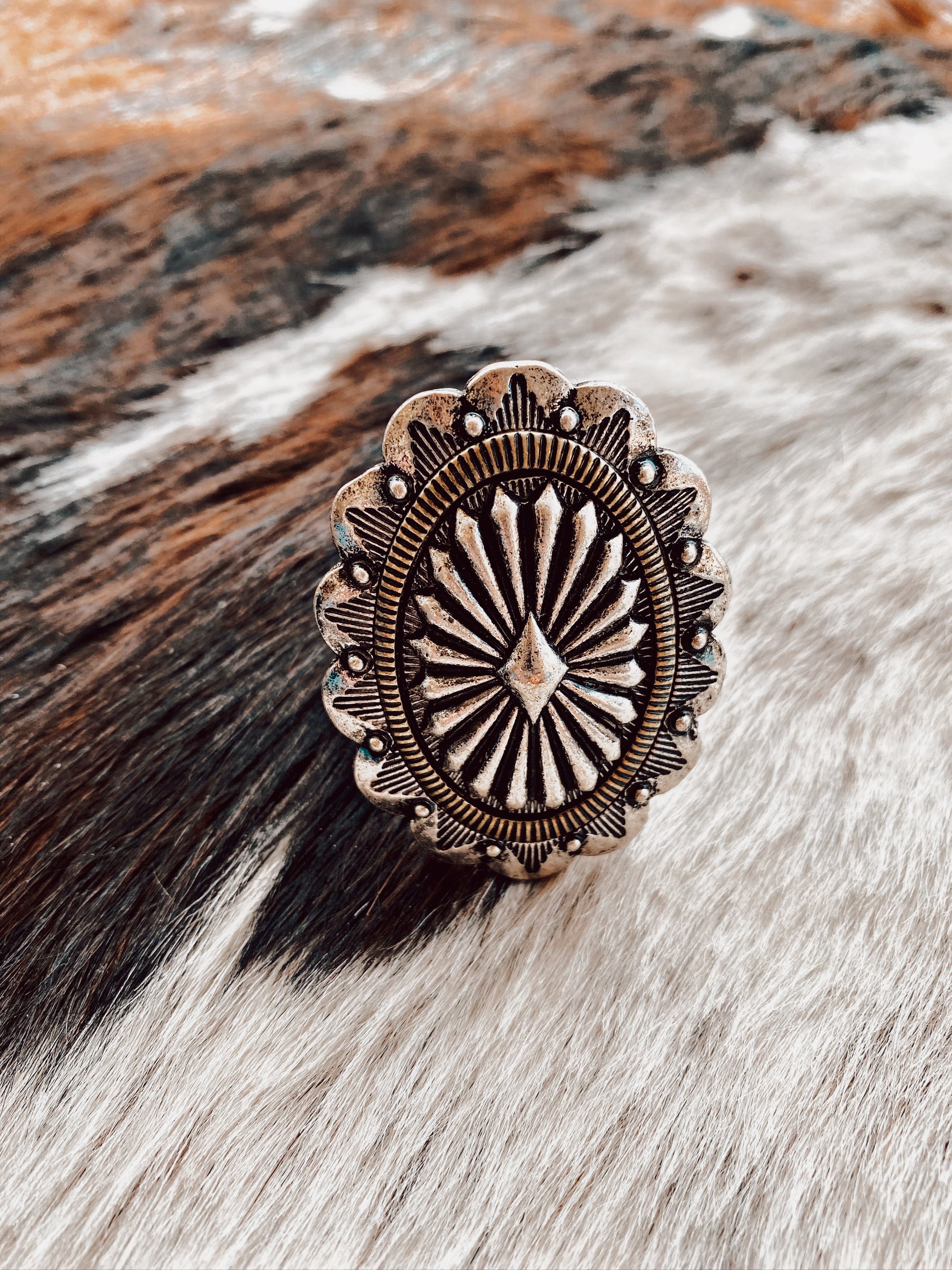 scarf-silvertone-concho-ring 